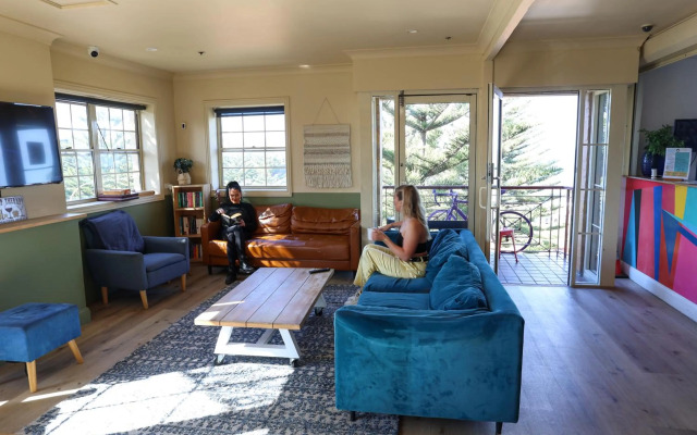 Mad Monkey Coogee Beach Hostel
