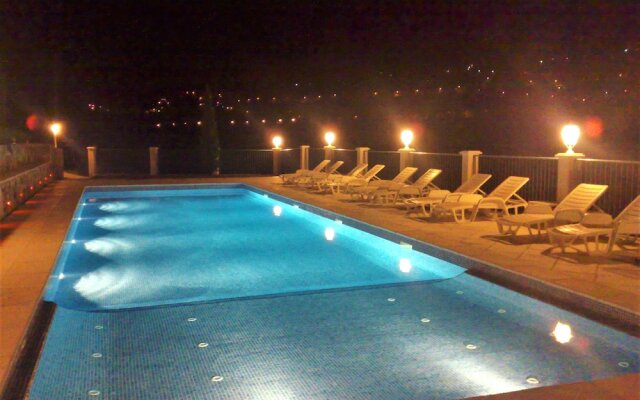 B&B With Charm - Quiet With Kitchen & sw Pool