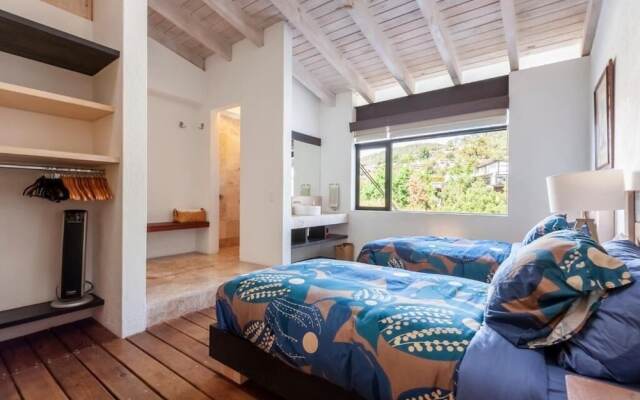 Casa Azul Lakeview Terrace Retreat in Avándaro