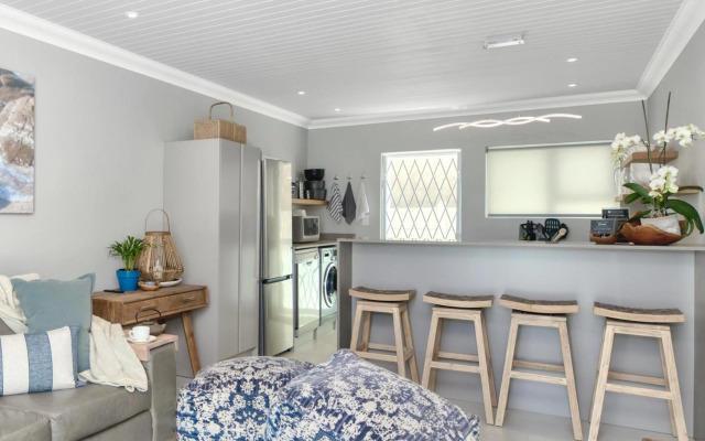 Spring Tide on 28 Main Struisbaai