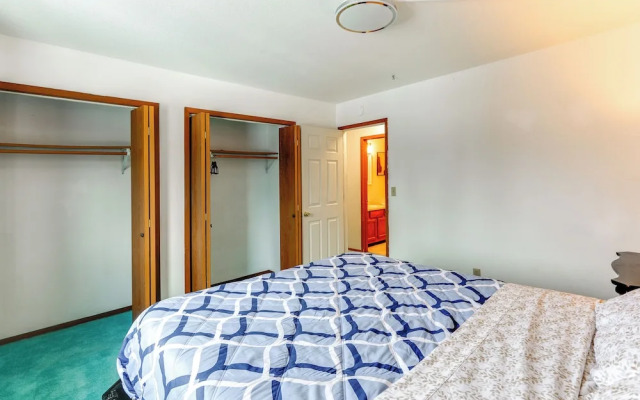 Near Dtwn & Pioneer Park: Fairbanks Home w/ Deck!