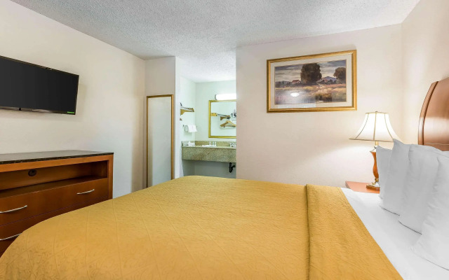 Quality Inn & Suites Bakersfield