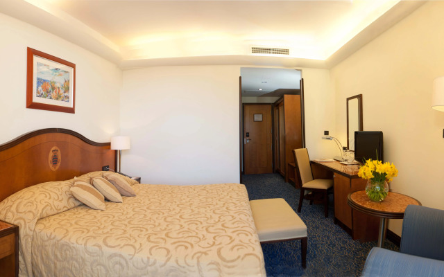 Hotel More