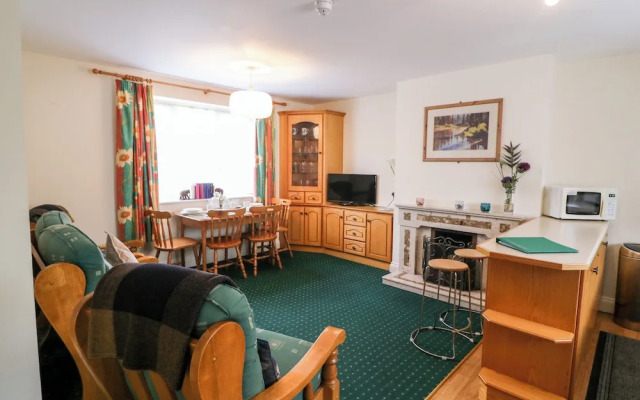 2 Garnish Court