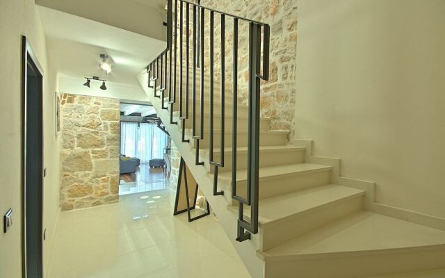 Villa M