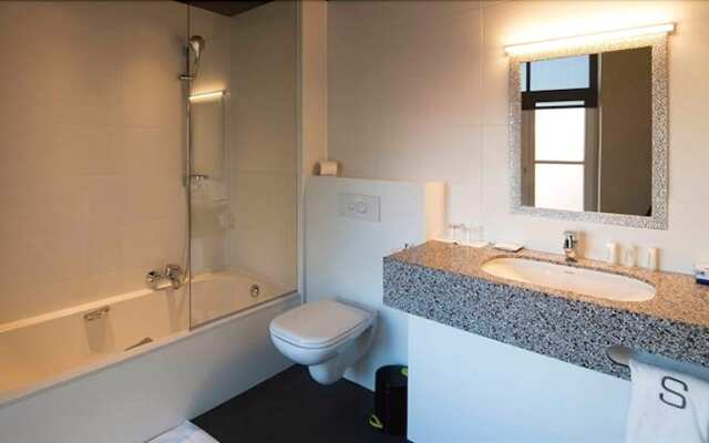 Square Hotel