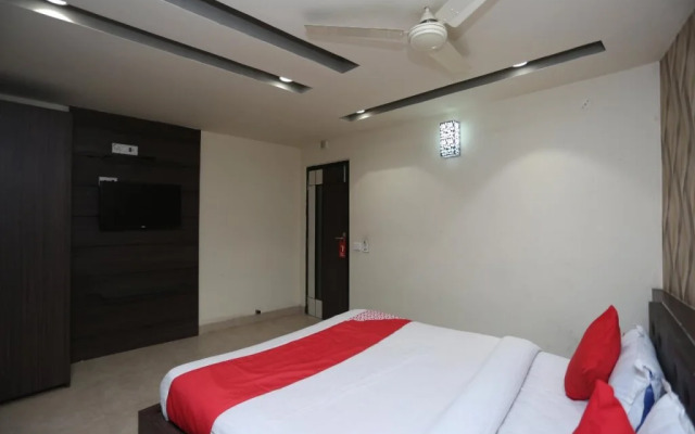 Hotel Crown Plaza By OYO Rooms