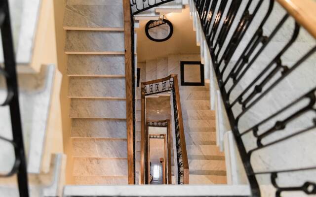 1926 Le Parisot Boutique Suites