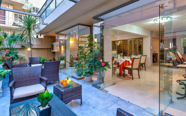 Leonidas Hotel & Apartments