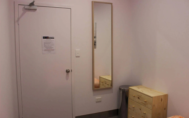 City Perth Backpackers Hostel – Guest Rooms – Perth