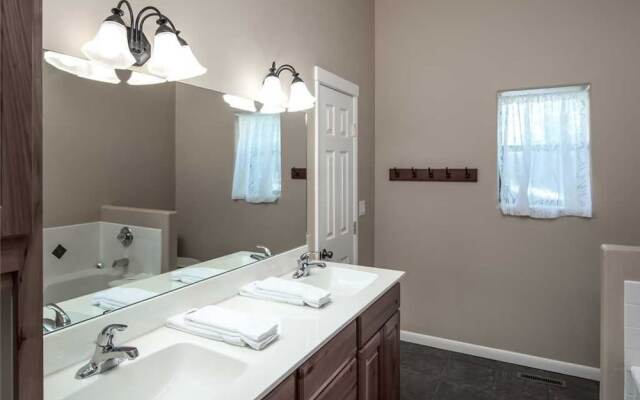 White Mountain Paradise - Four Bedroom Cabin