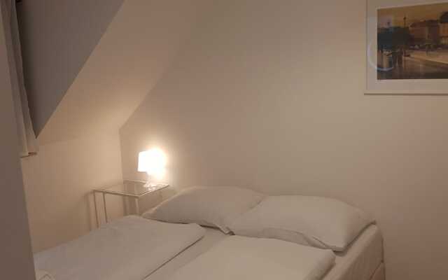 Bright and Cozy Studio Near City Center