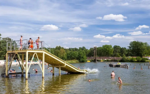 Nice Tent Lodge Near a Lake