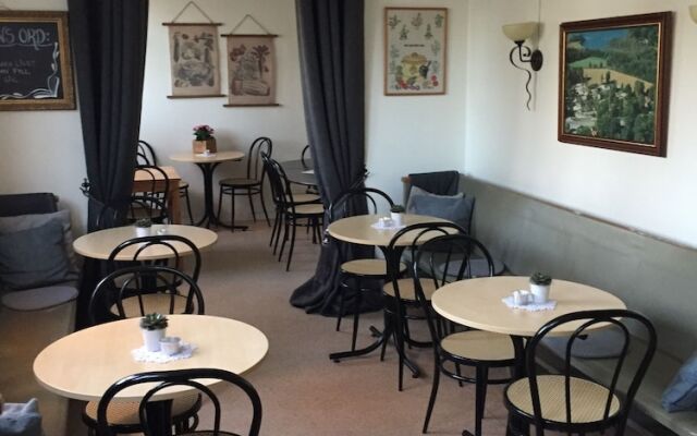 Vänhems Café & Vandrarhem