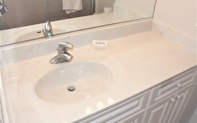 Jamaica Royale - 405 - 2 Br Condo