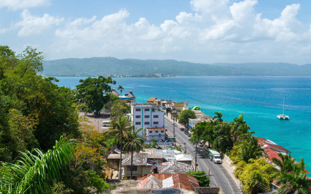 Sky View Beach Studio - Montego Bay Club