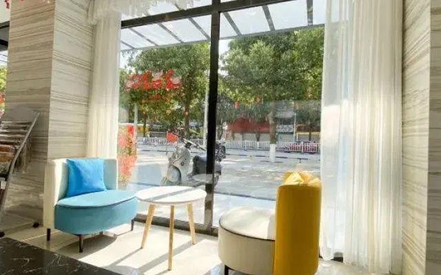 Yeste Yestour Hotel (Chongzuo Longzhou County Bus Station)