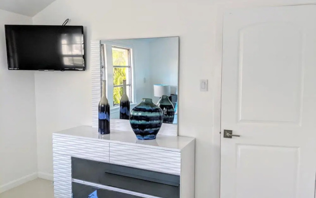 Golden Palm Estate by MNM