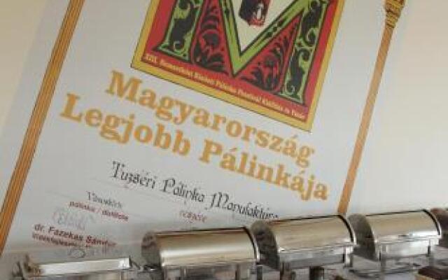 Tuzséri Pálinka Tanya