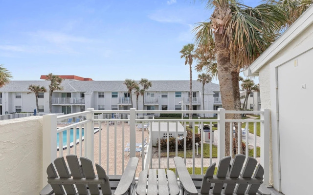 Colony Beach Club 235