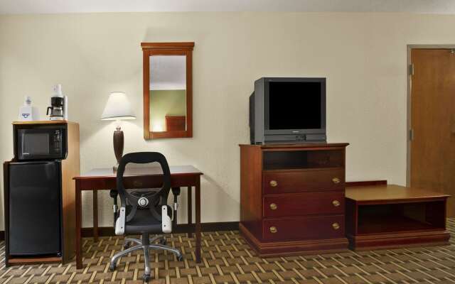 Days Inn by Wyndham Fayetteville-South/I-95 Exit 49