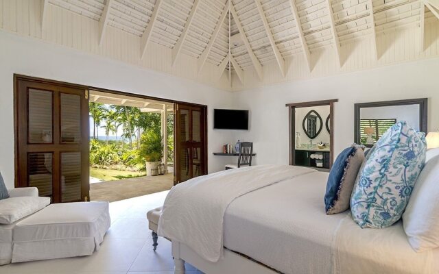 Staffed Round Hill Membership Van/driver 5 Bedroom Villa
