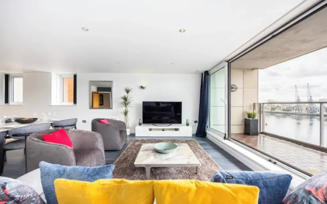 Koks Mews 2 Bed 2 Bath Apartment - ExCeL