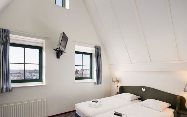 Roompot Hotel Marinapark Volendam