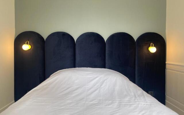 Beaux-Arts • 2 Chambres 2 Sdb • Parking Prive