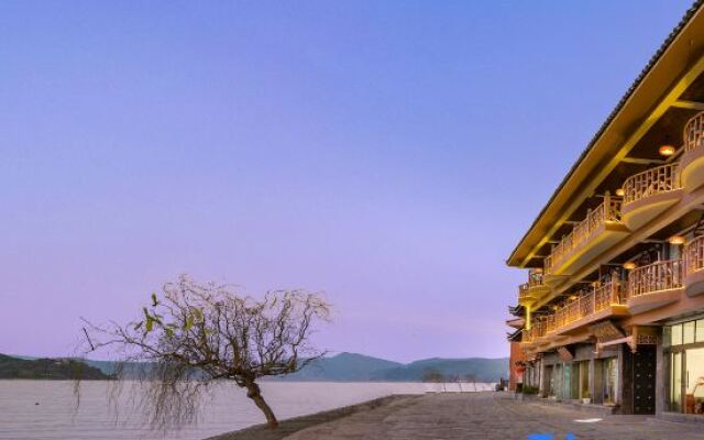 Qihai Tingfeng Inn (Lugu Lake Headquarter)