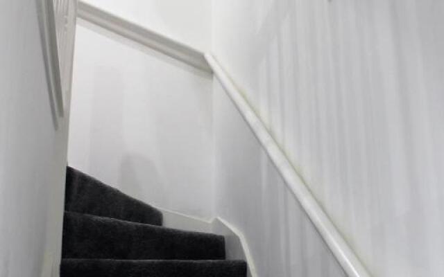 Modern 2 Bedroom Apartment In The Heart Of Greenwich