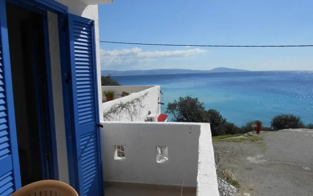 Nikos Place