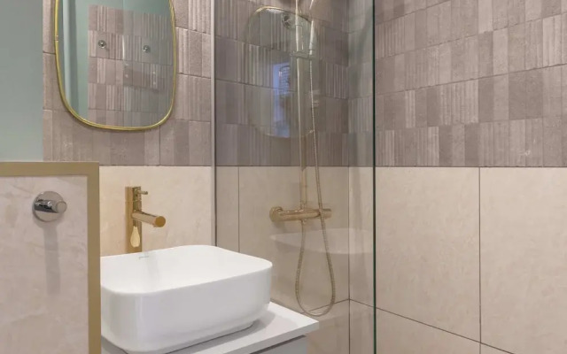 Holt s Sublime Minty Fresh 1BR on the Park
