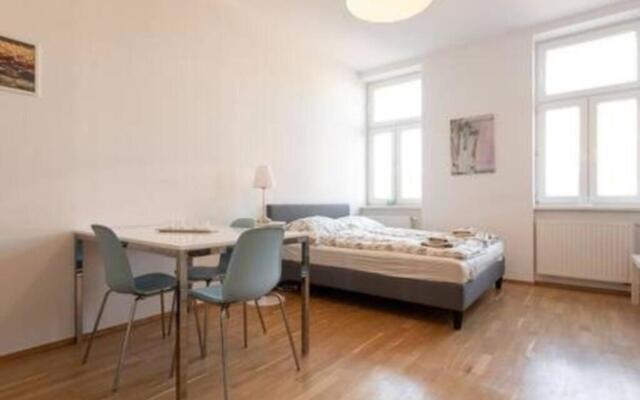 Zwischen Schönbrunn und dem City Center. Apt. 23