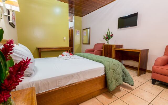 Backpackers Manuel Antonio