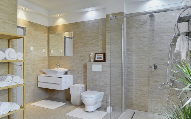 Modern Villa in Pula With Pool and Parking