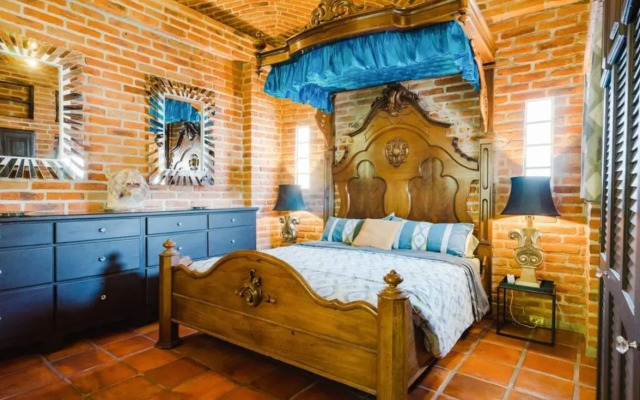 Be a Diva in the Queen's Suite at Inn Ajijic