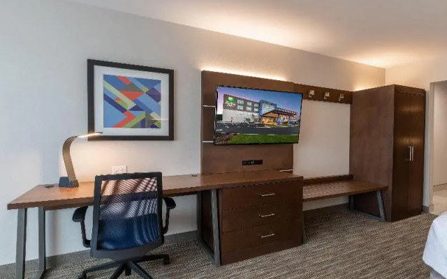 Holiday Inn Express & Suites Greenville - Taylors