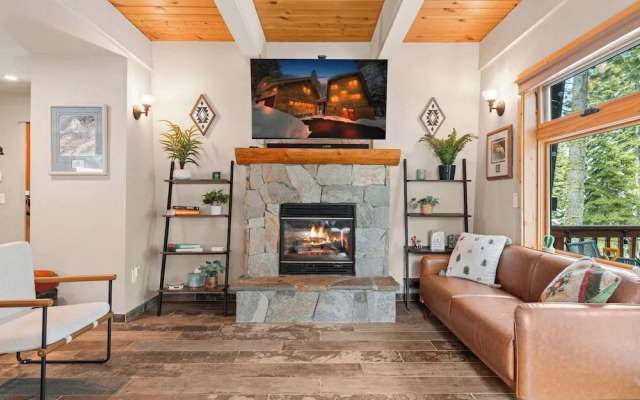 Tahoe City Retreat For 8!