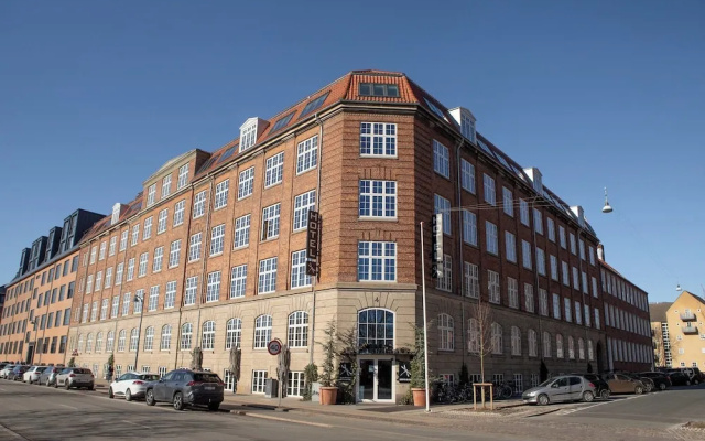 hotelImage