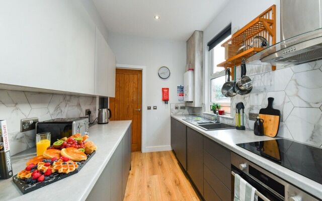 Long Eaton Modern 4bed House