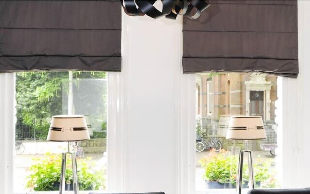 Art Gallery Hotel Bv