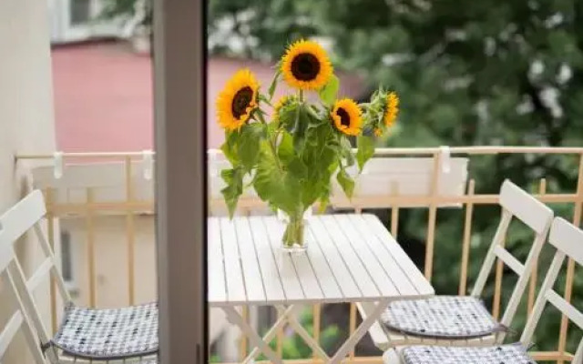 Sunny Old Town Apartments