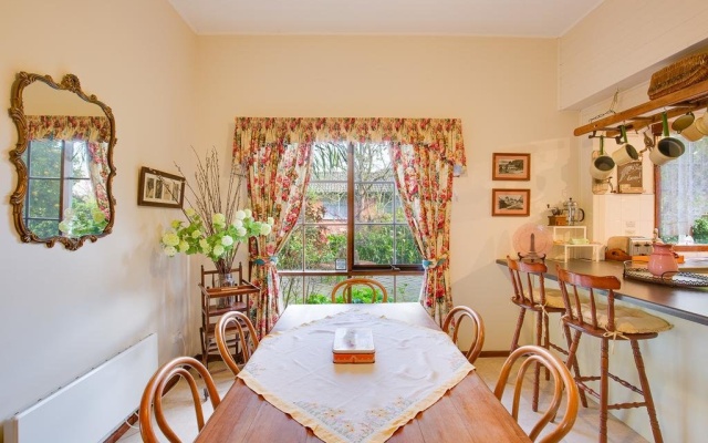 The Heart of Emerald Bed & Breakfast – Guest Rooms – Melbourne