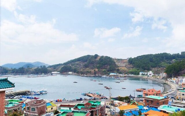 Tongyeong Tiberias Pension