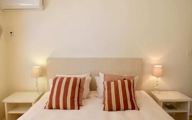 2 Bedroom Apartment Nestled Under Devil's Peak