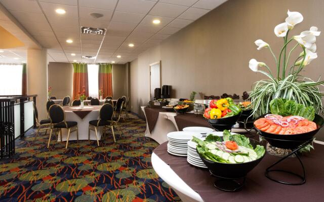 Holiday Inn Hotel & Suites Mississauga by IHG