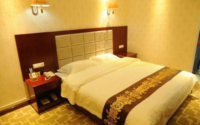 Yichuan Longsheng Business Hotel