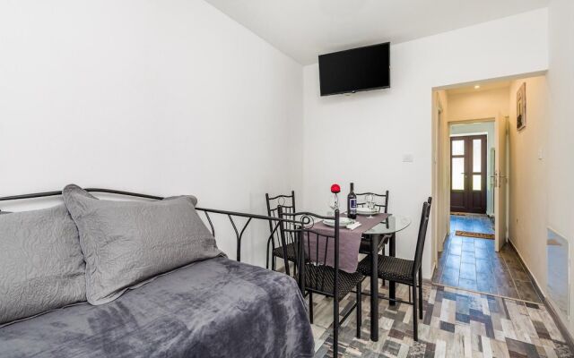 Awesome Home in Fuzine with Hot Tub, WiFi & 3 Bedrooms