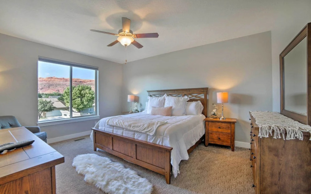 Luxury Moab Vacation Rental w/ Pool Access!